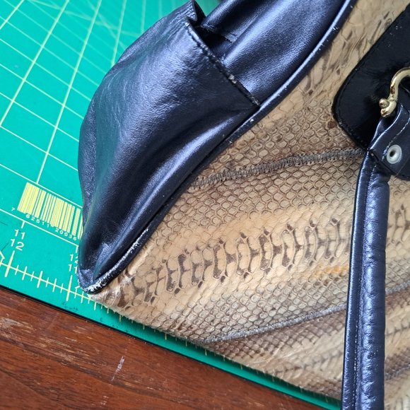 Vintage snake skin handbag in good condition. - Picture 4 of 6